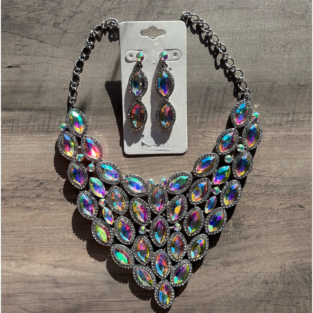 Necklace/earrings set